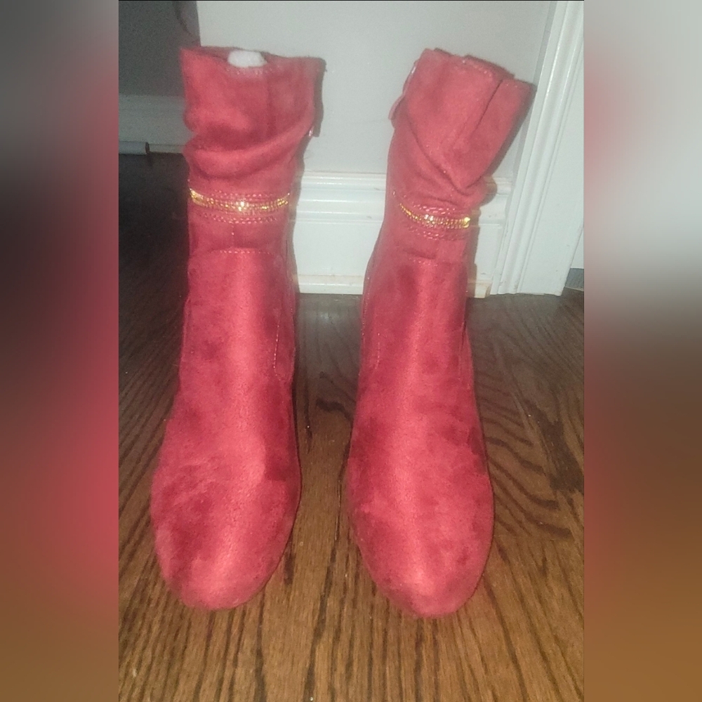 Elegant Burgundy Suede Ankle Boots